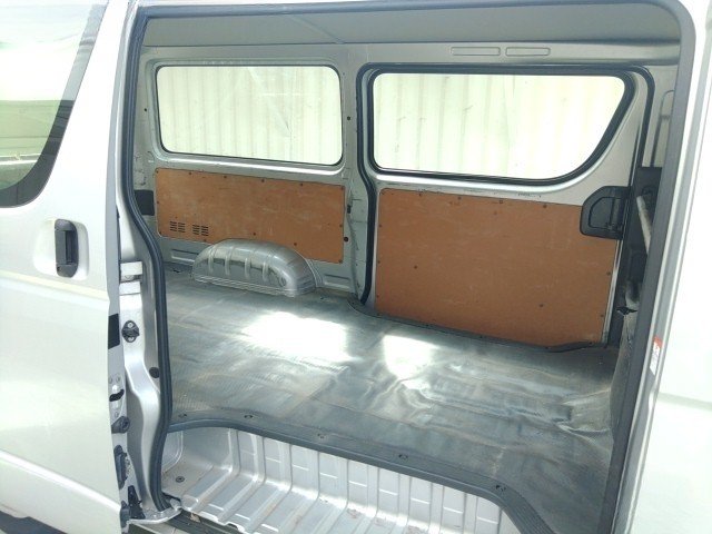 
								TOYOTA HIACE full									