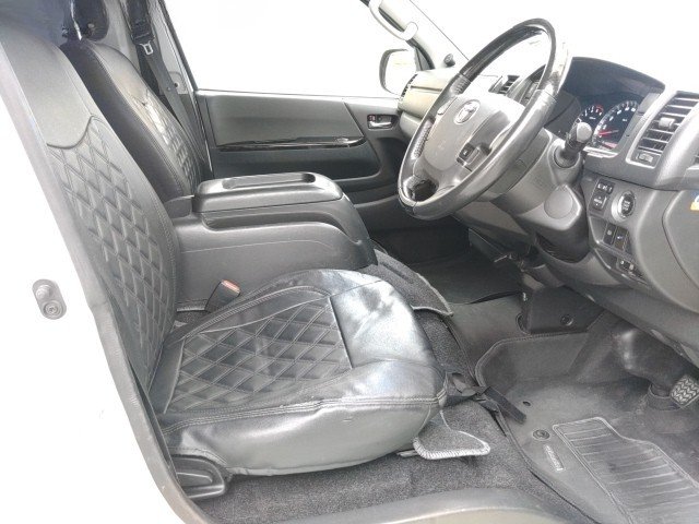 
								TOYOTA REGIUSACE full									