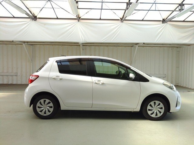 
								TOYOTA VITZ full									