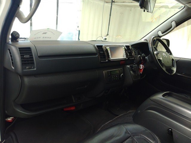 
								TOYOTA REGIUSACE full									