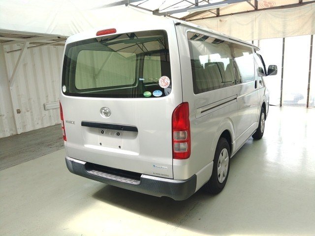 
								TOYOTA HIACE full									