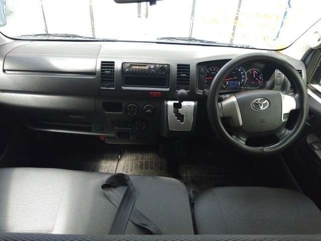 
								TOYOTA HIACE full									