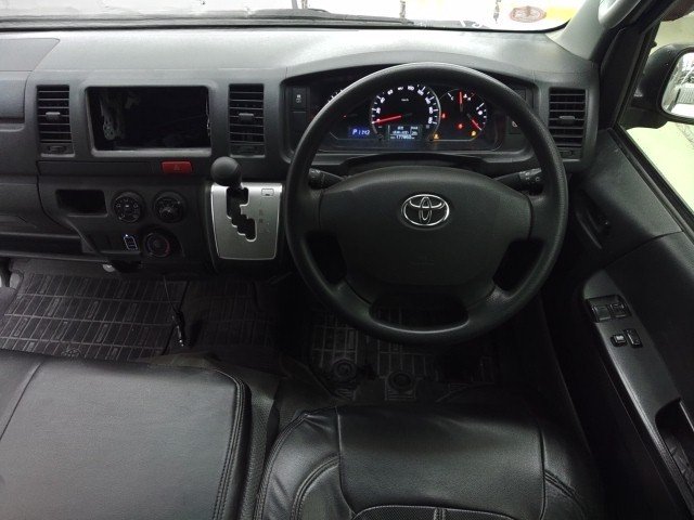 
								TOYOTA HIACE full									