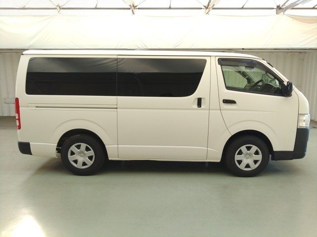 
								TOYOTA HIACE full									