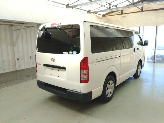 
								TOYOTA HIACE full									