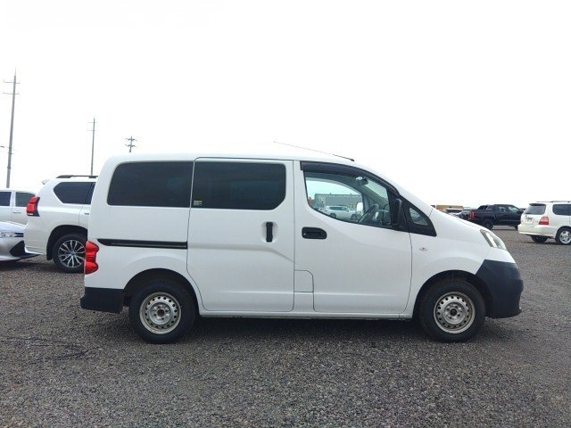 
								NISSAN NV200 full									