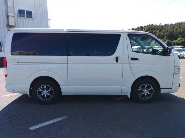 
								TOYOTA HIACE full									