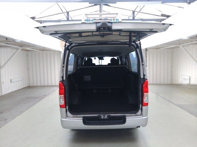 
								TOYOTA HIACE full									