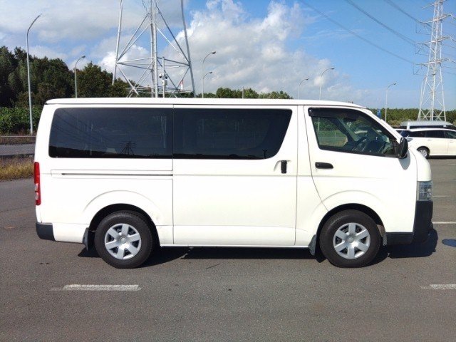 
								TOYOTA HIACE full									