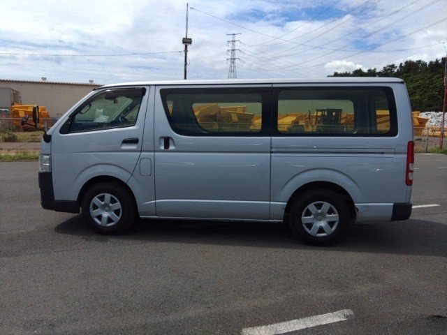 
								TOYOTA HIACE full									