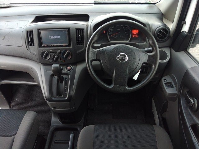
								NISSAN NV200 full									