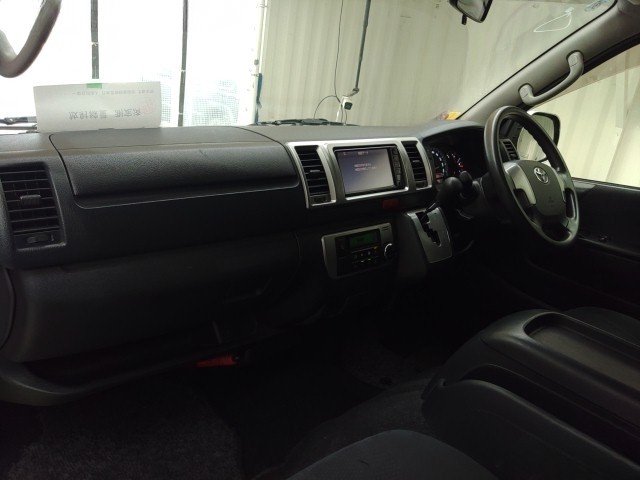 
								TOYOTA HIACE full									
