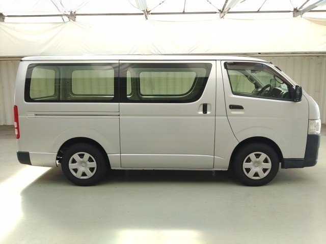 
								TOYOTA HIACE full									
