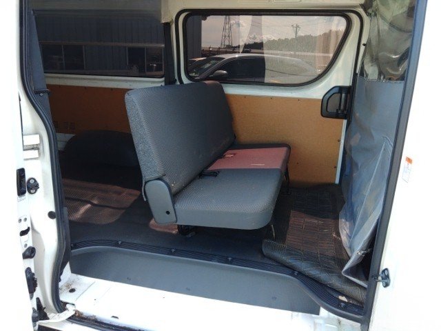 
								TOYOTA HIACE full									