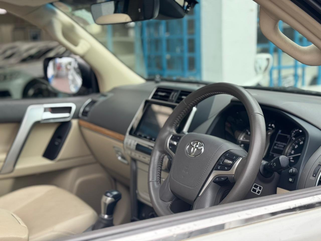 
								TOYOTA PRADO full									