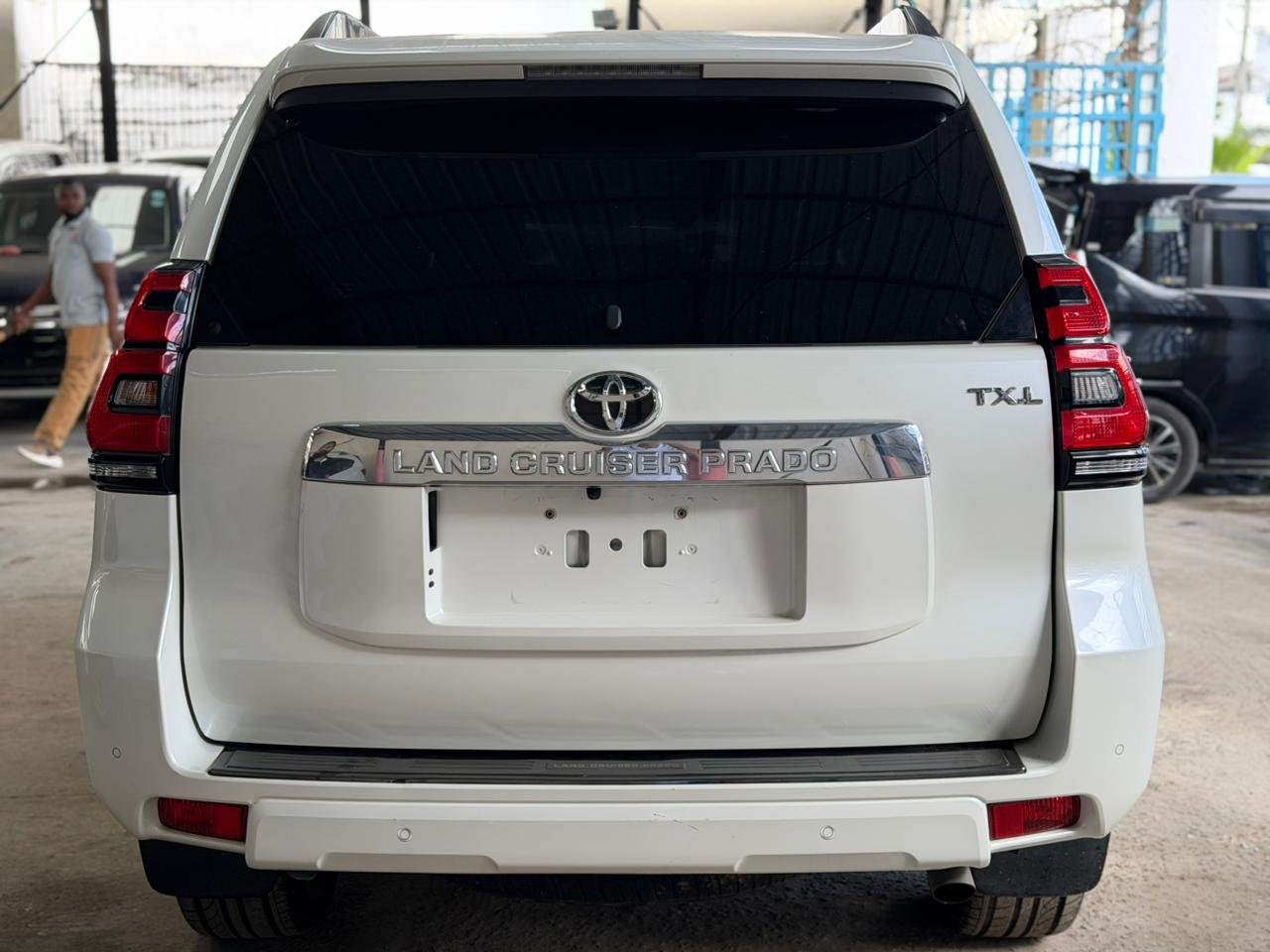 
								TOYOTA PRADO full									
