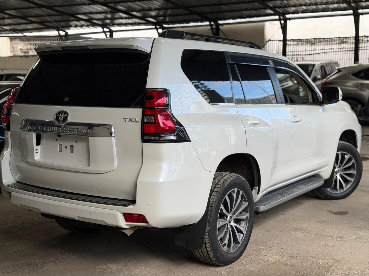 
								TOYOTA PRADO full									