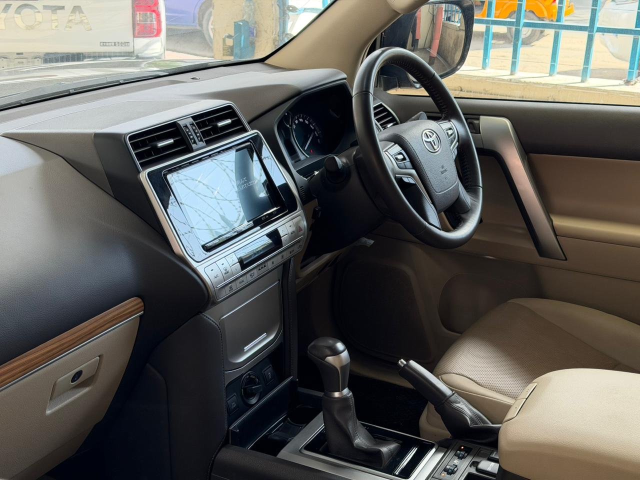 
								TOYOTA PRADO full									