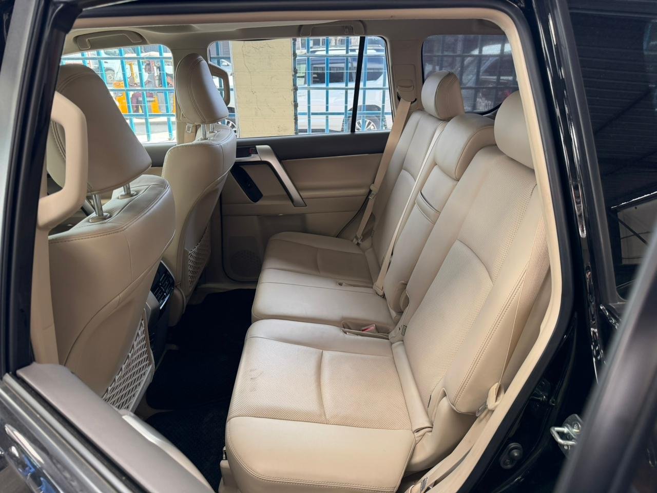 
								TOYOTA PRADO full									