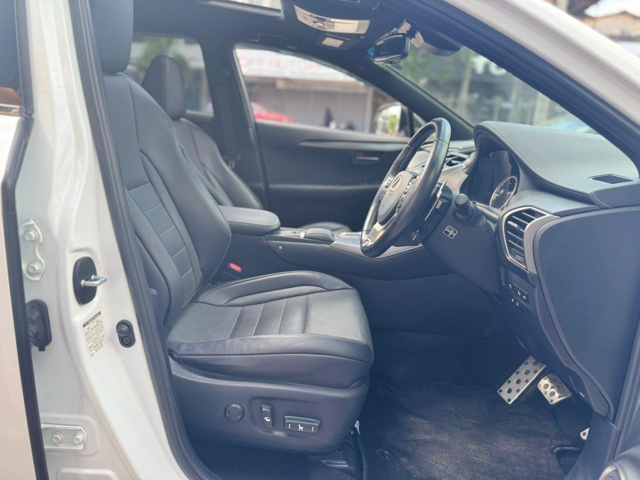 
								LEXUS NX300 full									