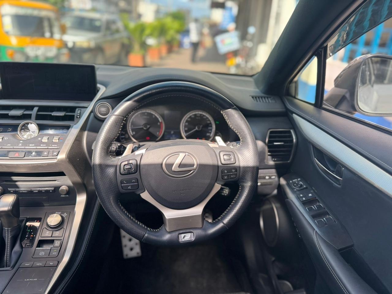 
								LEXUS NX300 full									