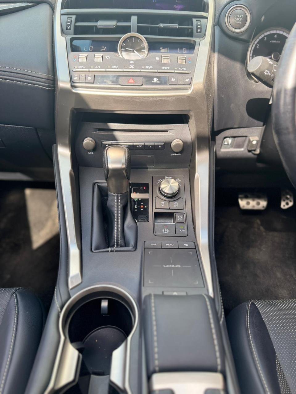 
								LEXUS NX300 full									
