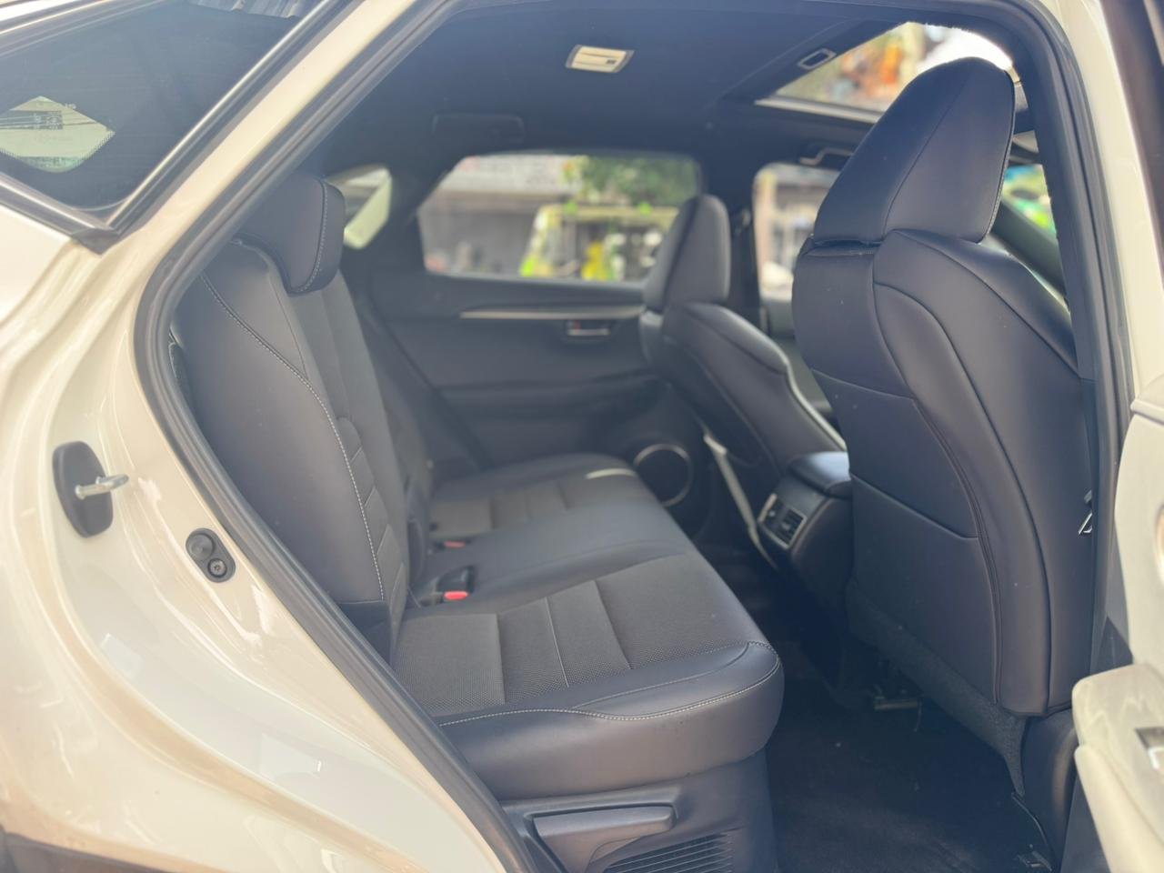 
								LEXUS NX300 full									