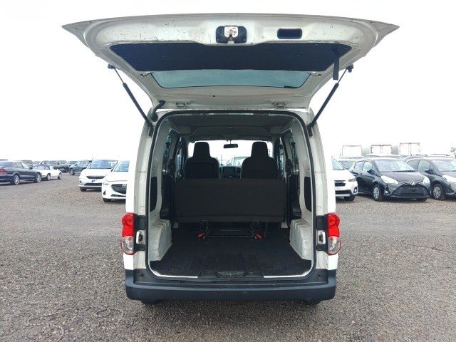 
								NISSAN NV200 full									