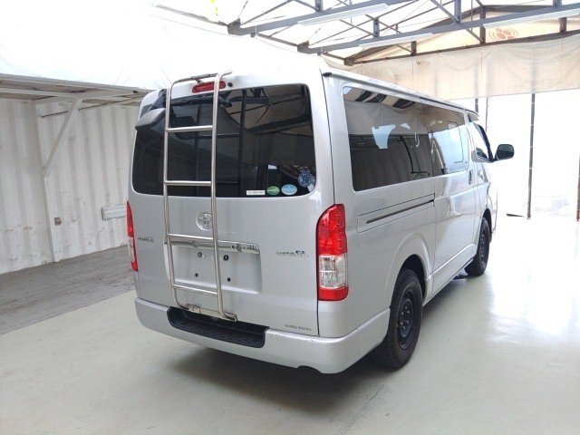 
								TOYOTA HIACE full									
