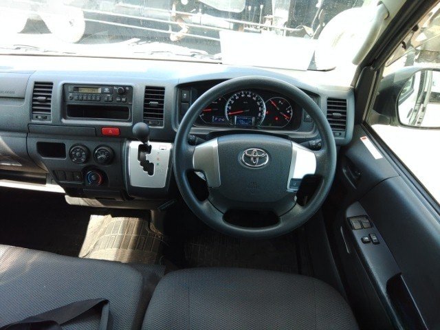
								TOYOTA HIACE full									