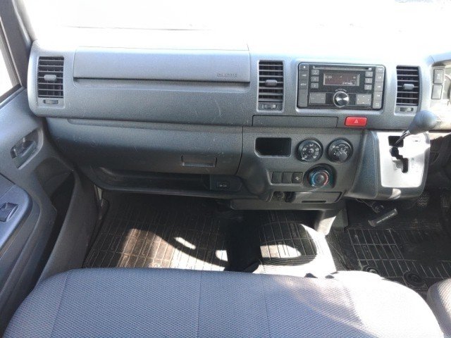 
								TOYOTA HIACE full									