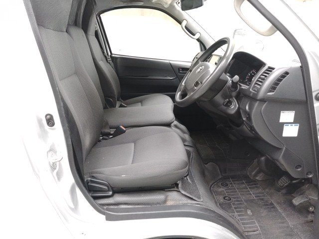 
								TOYOTA REGIUS ACE full									