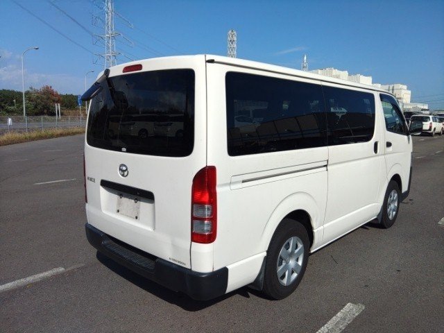 
								TOYOTA HIACE full									