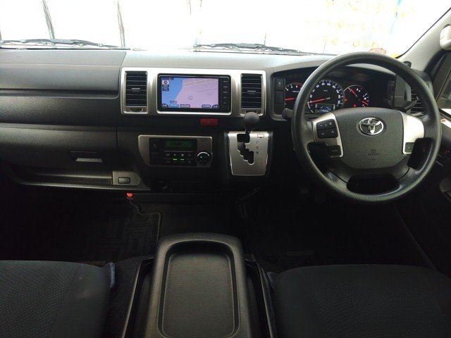 
								TOYOTA HIACE full									
