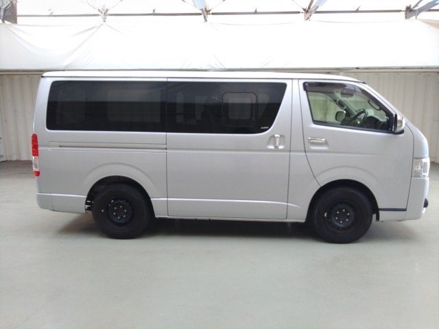 
								TOYOTA HIACE full									