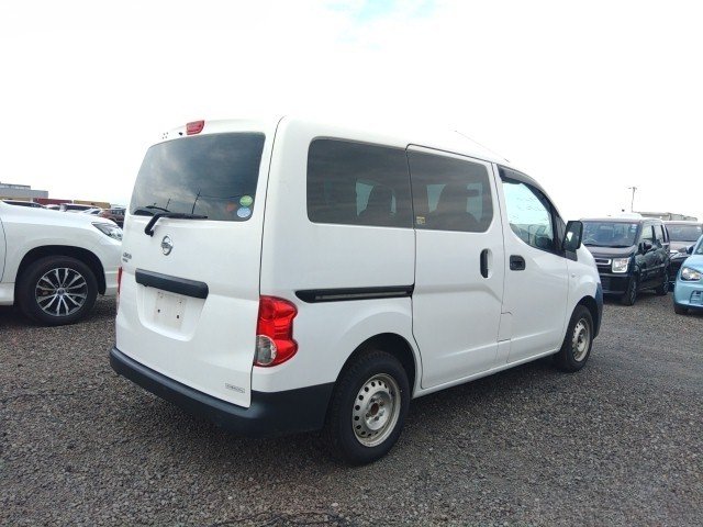 
								NISSAN NV200 full									