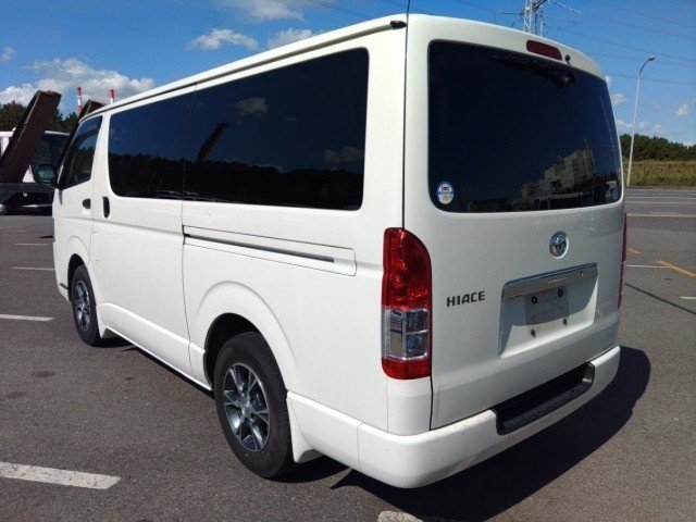 
								TOYOTA HIACE full									