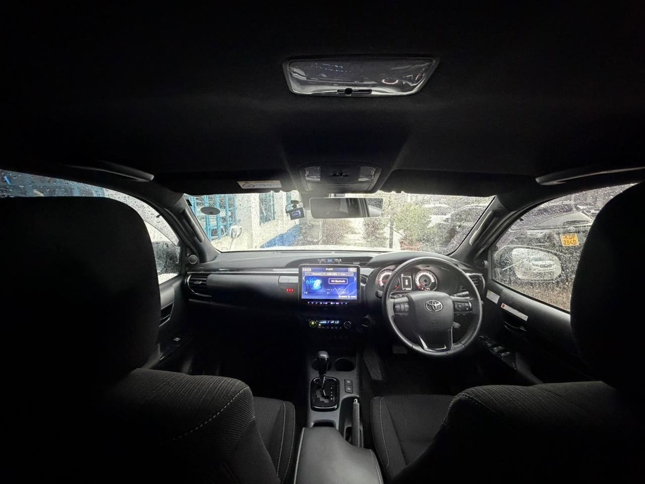 
								TOYOTA HILUX full									