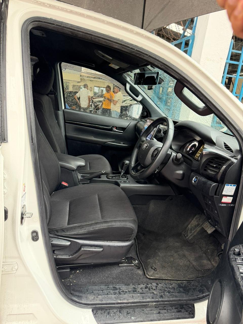 
								TOYOTA HILUX full									