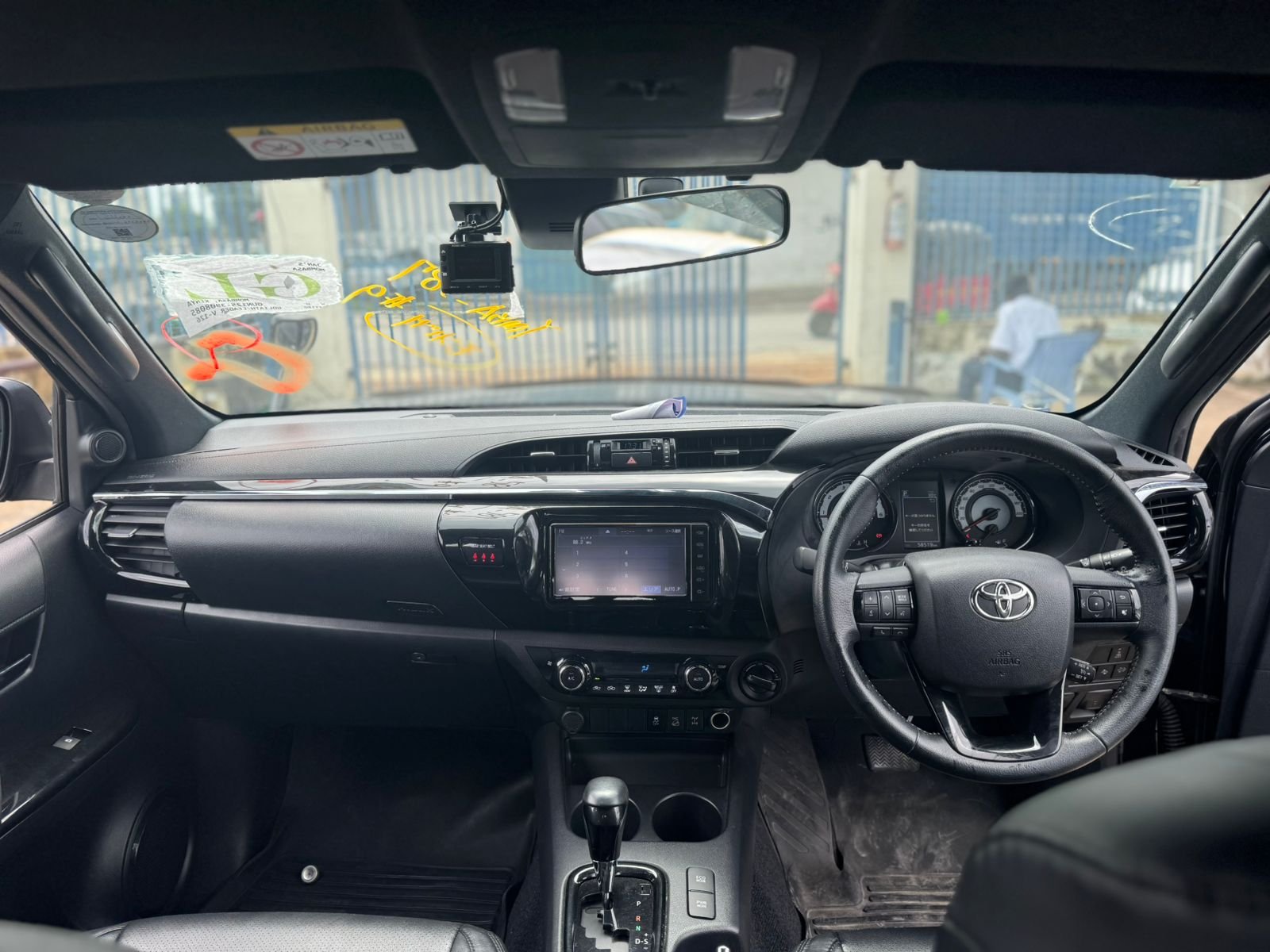
								TOYOTA HILUX full									