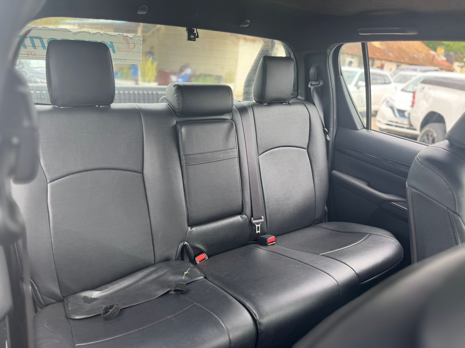 
								TOYOTA HILUX full									