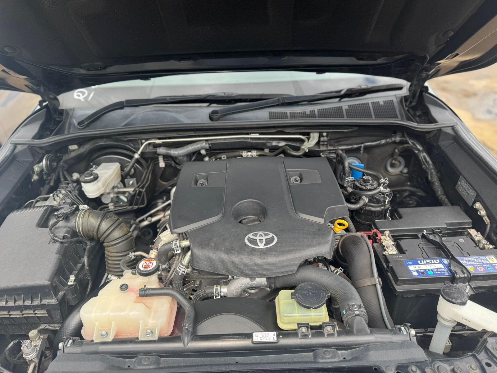 
								TOYOTA HILUX full									