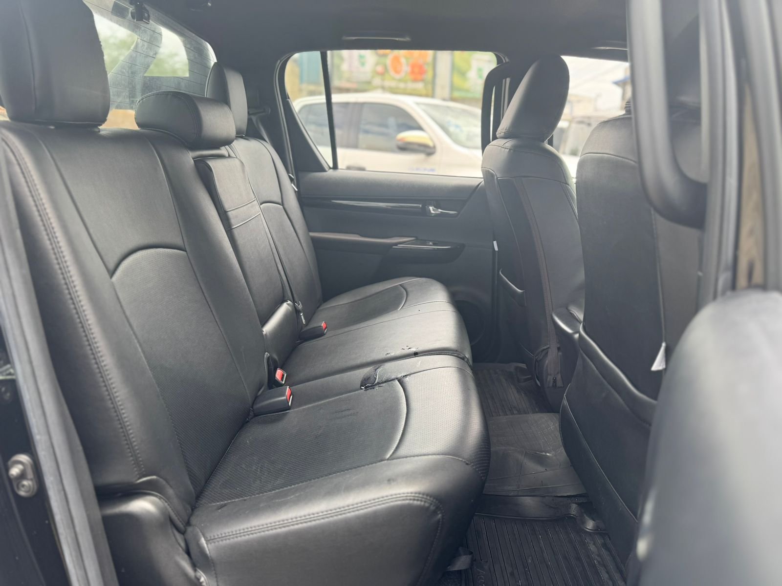 
								TOYOTA HILUX full									