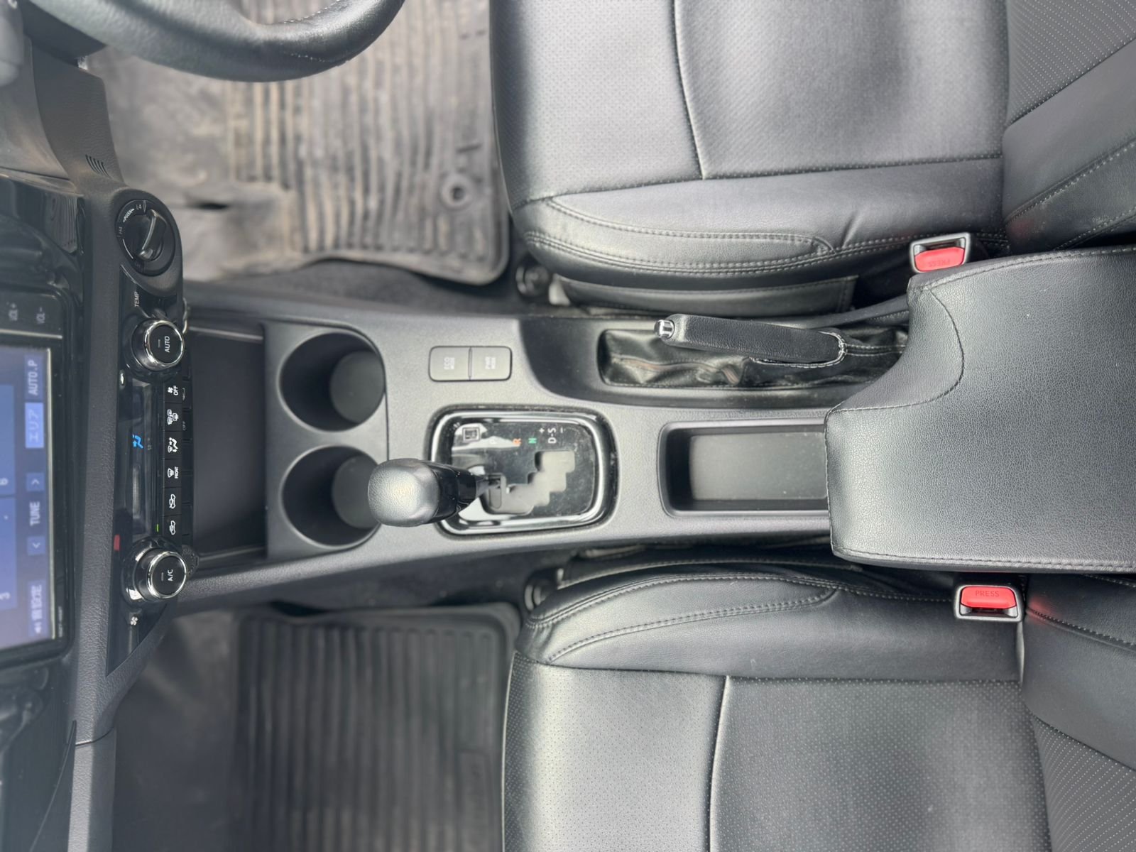 
								TOYOTA HILUX full									