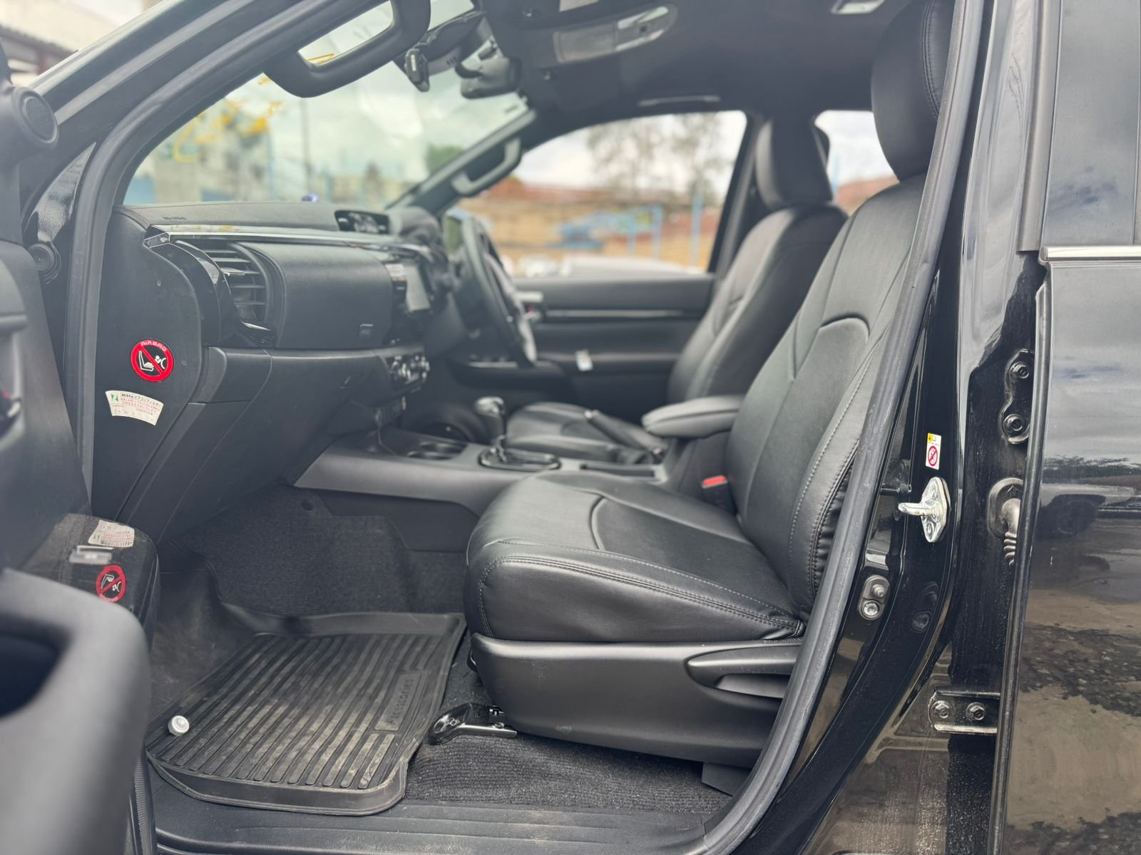 
								TOYOTA HILUX full									