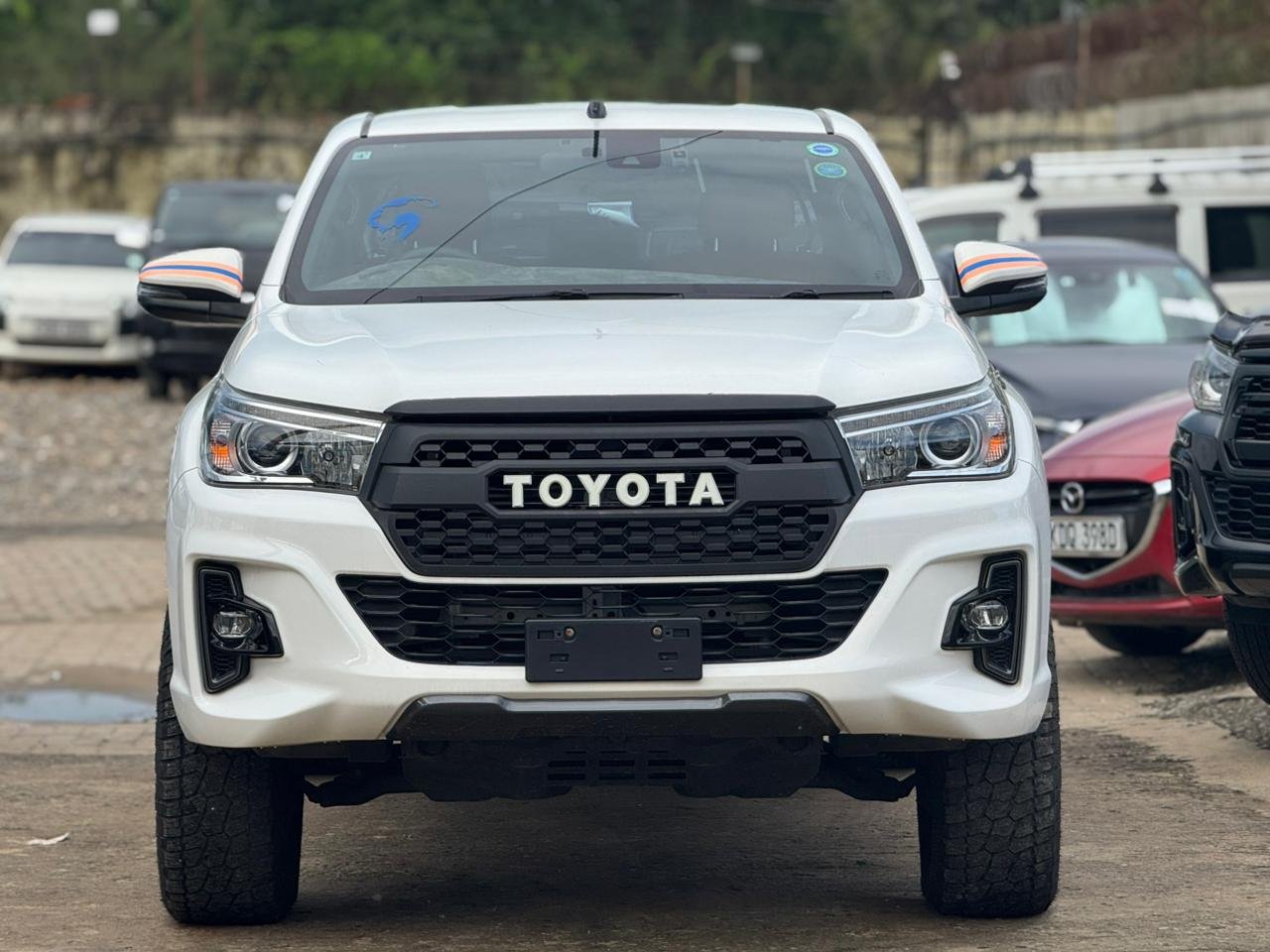 
								TOYOTA HILUX full									
