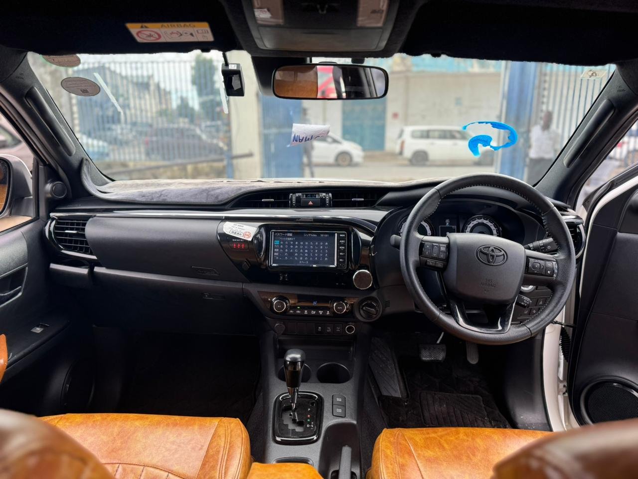 
								TOYOTA HILUX full									
