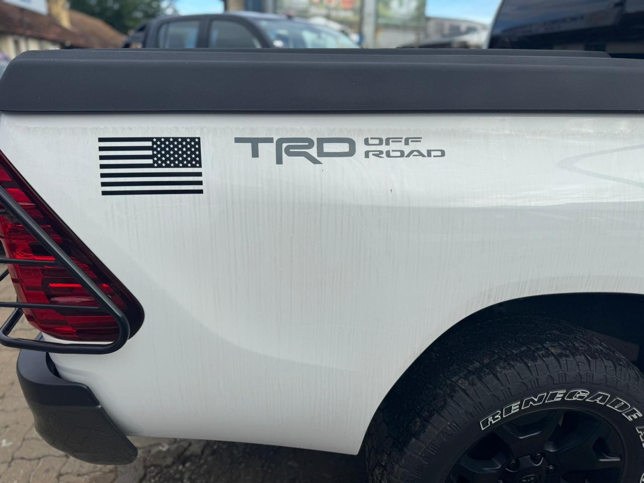 
								TOYOTA HILUX full									