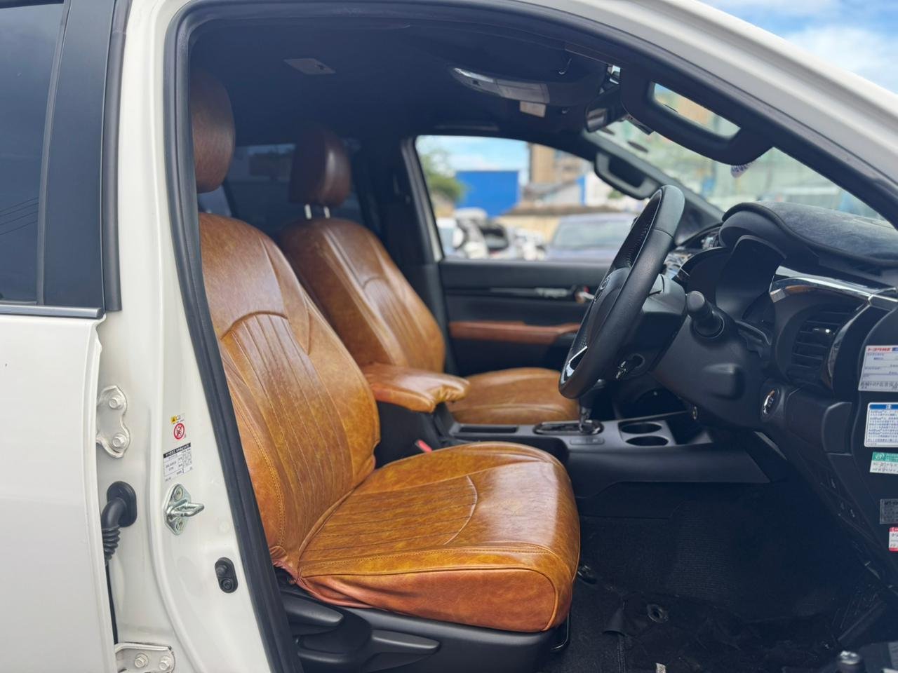 
								TOYOTA HILUX full									