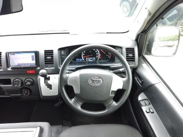 
								TOYOTA HIACE full									